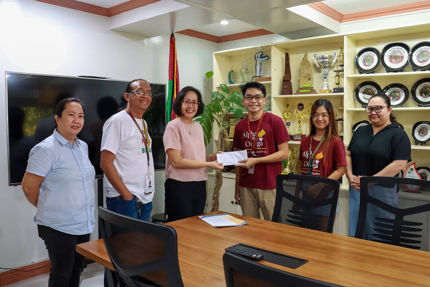 APO-TZ turns over donation for UP Tacloban’s SCUAA participation